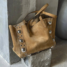 2693 casual large suede bag with studs