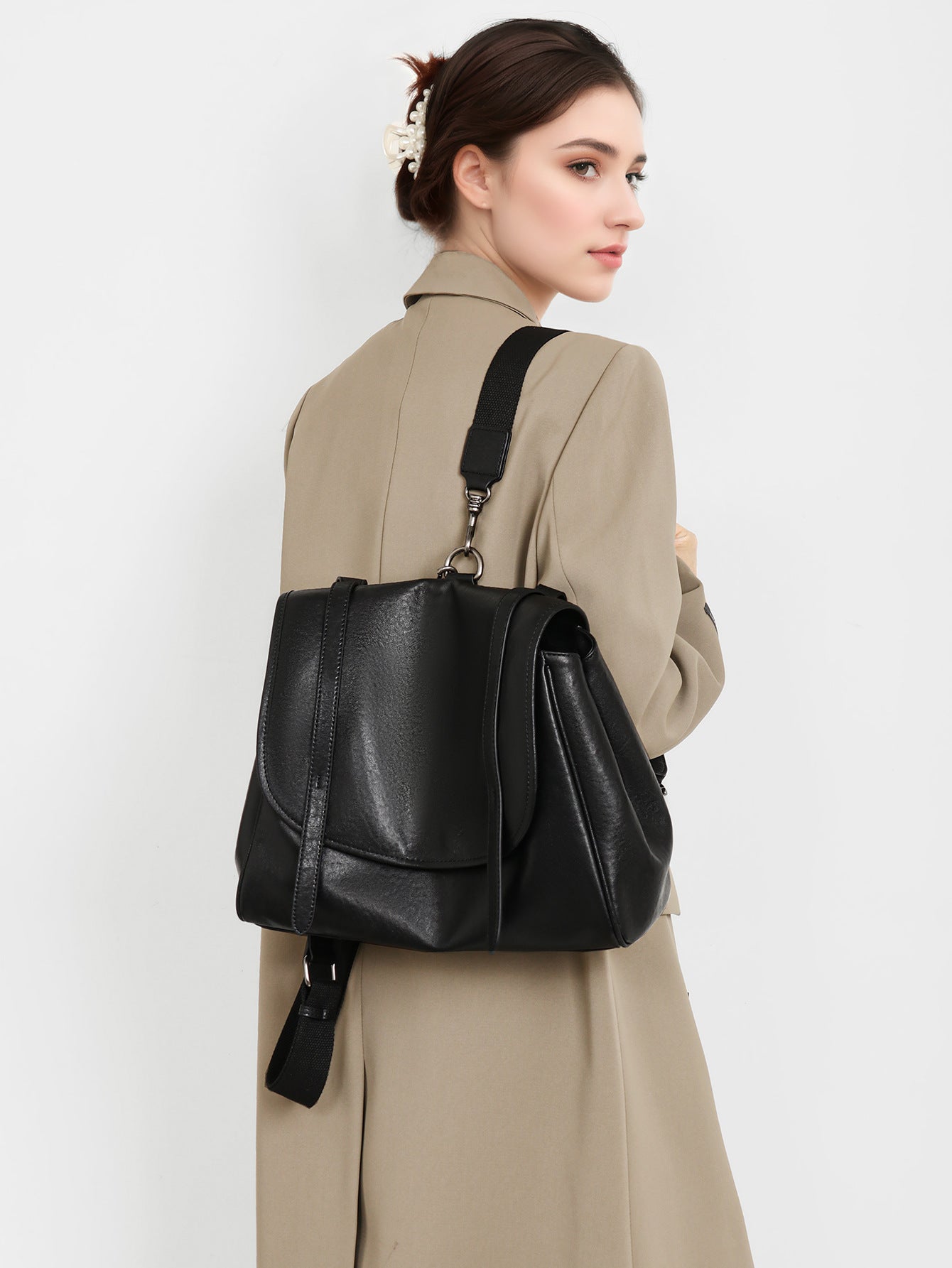 3779 genuine leather leisure backpack
