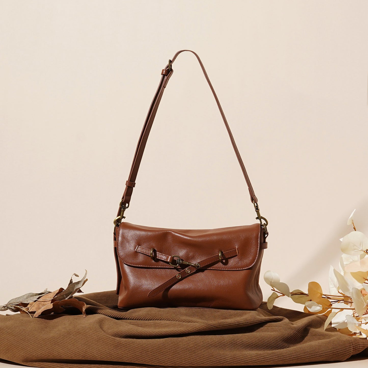 2300 vintage cowhide leather shoulder bag