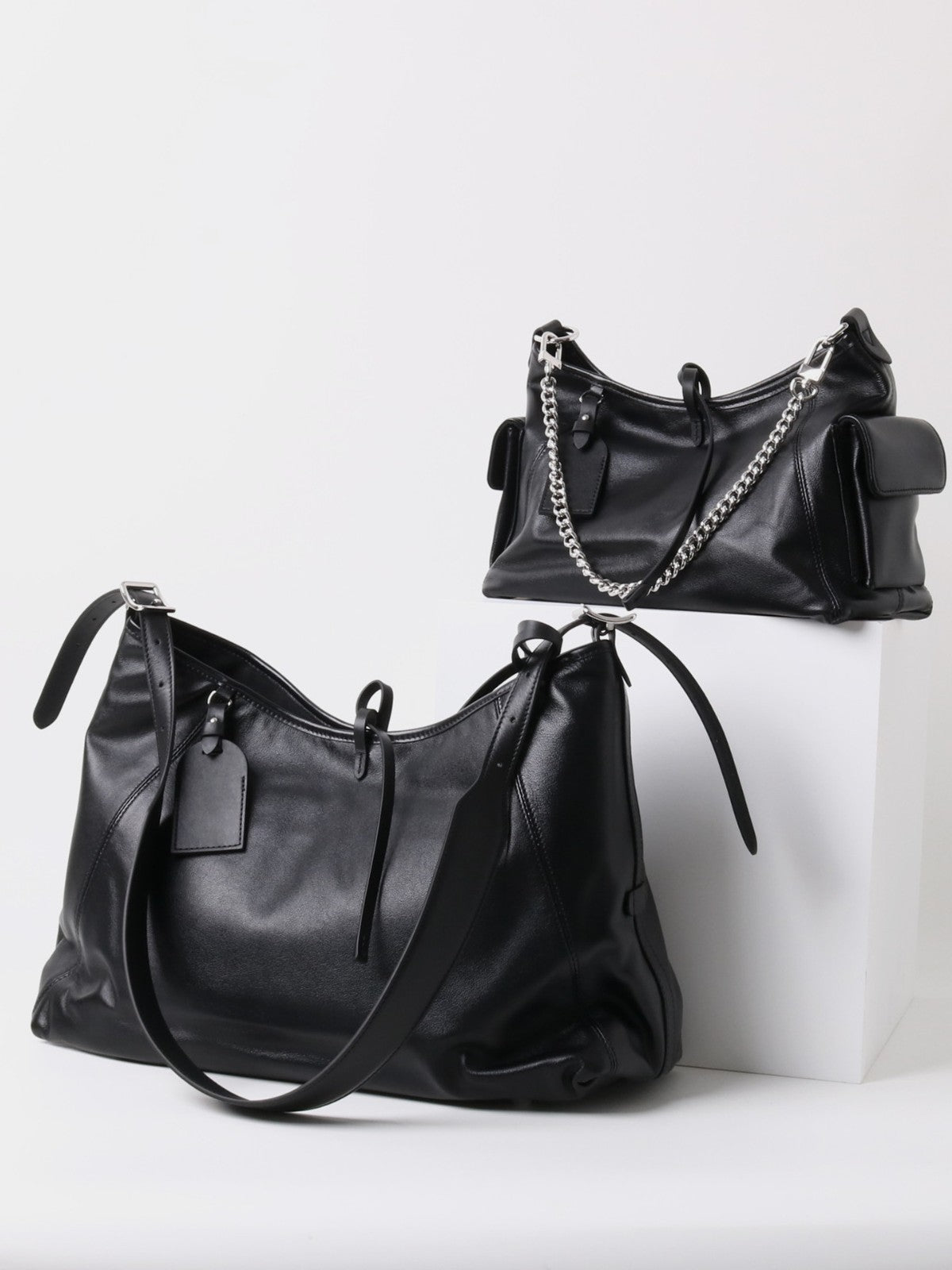 2107 black chain messenger bag
