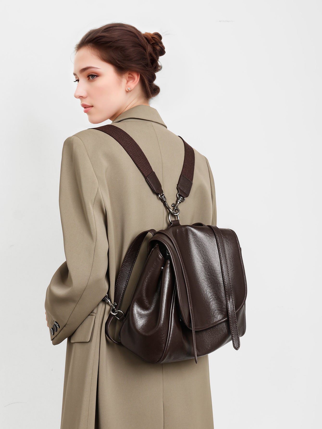 3779 genuine leather leisure backpack