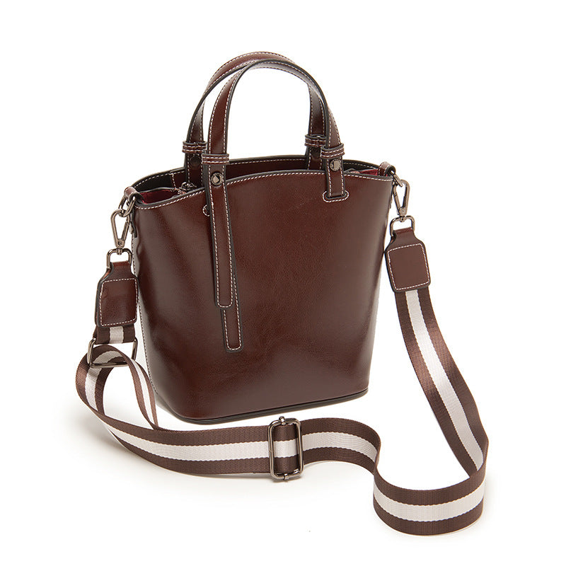 1676 casual leather crossbody bag