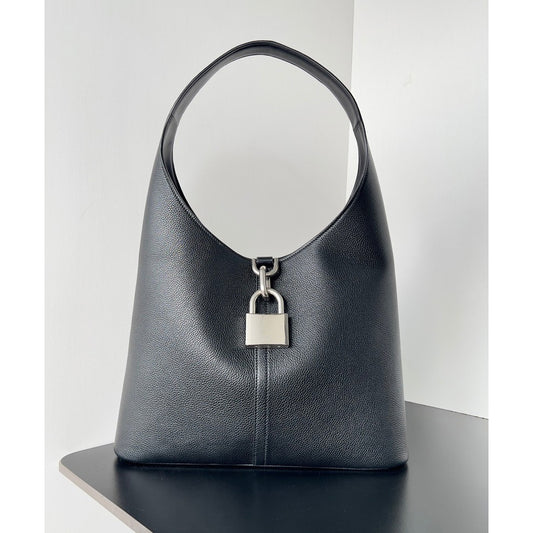 1942 lock handbag